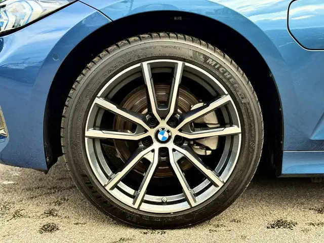 BMW 3 Series view 5