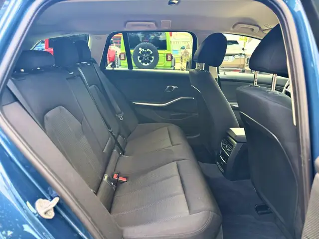 BMW 3 Series view 13