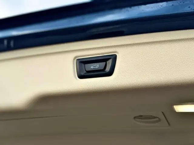BMW 3 Series view 12