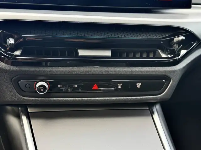 BMW 3 Series view 26