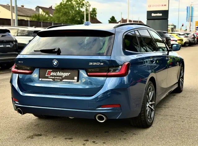 BMW 3 Series view 9