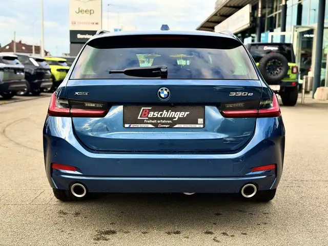 BMW 3 Series view 8