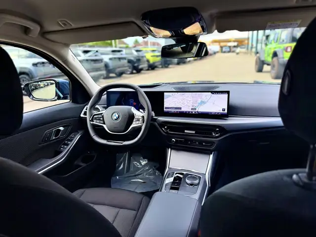 BMW 3 Series view 14
