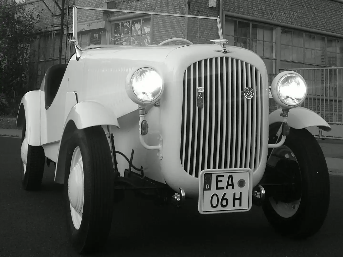 Opel Geländesportwagen Бежевий - 1