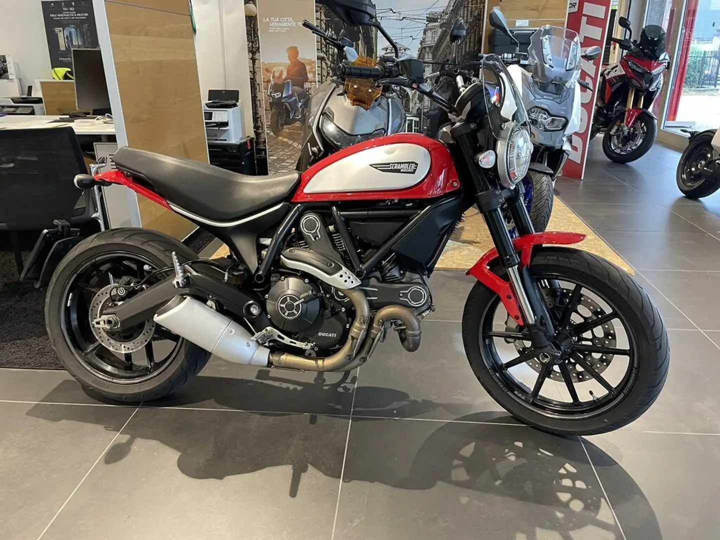Ducati Icon Red my15 - 1