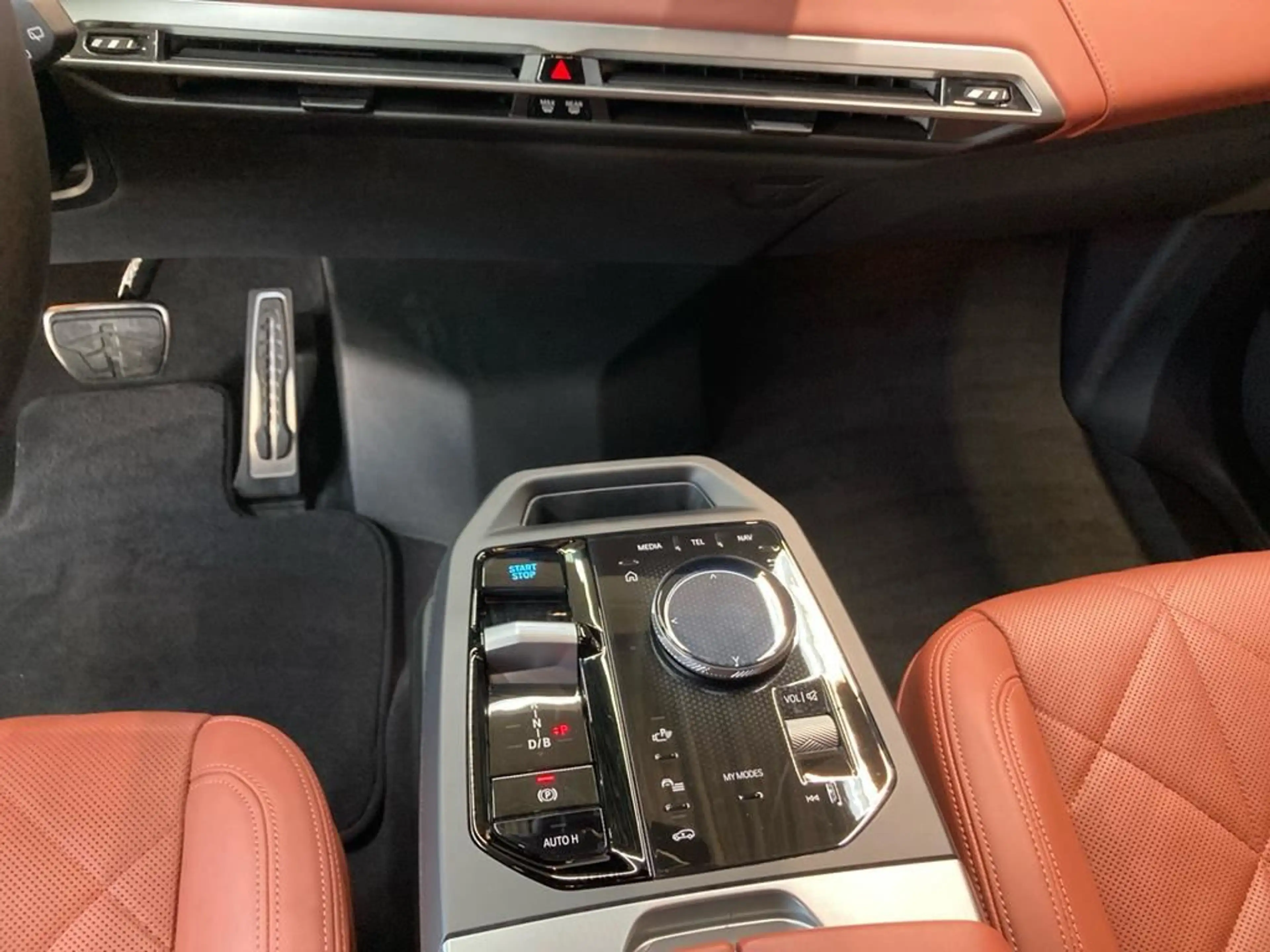 BMW iX M Sport — photo 12