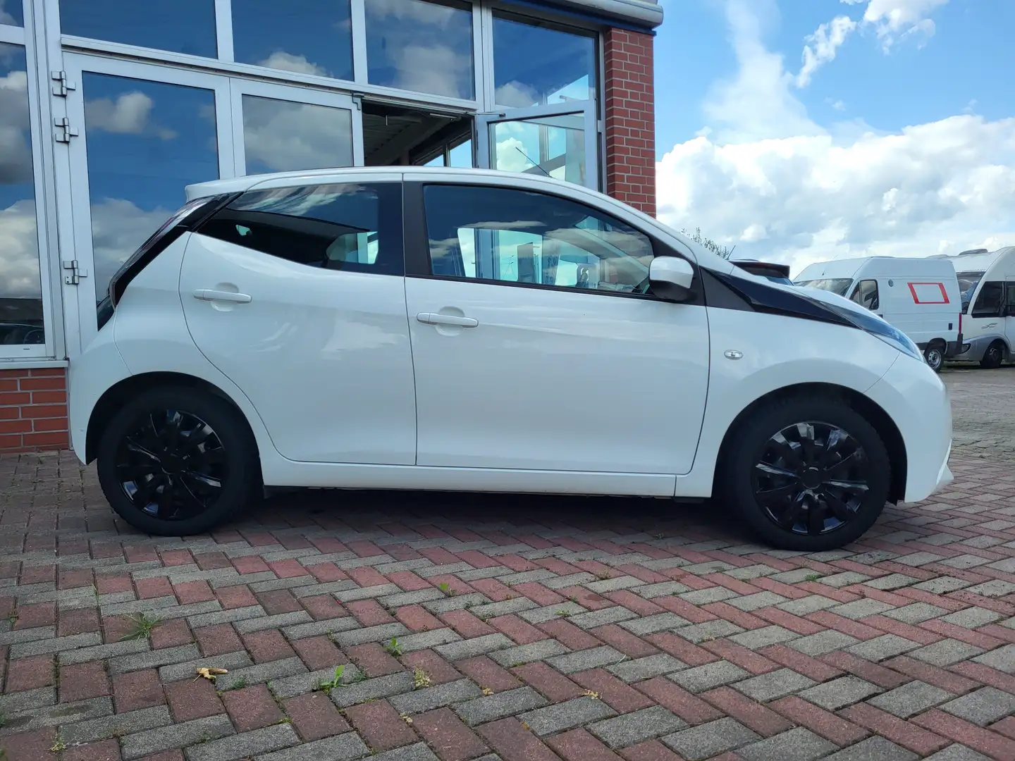 Toyota Aygo X Wave 1.0 Weiß - 2