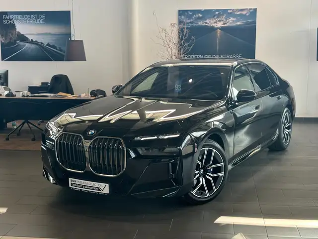 BMW 7 Series view 3