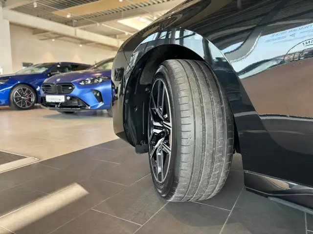 BMW 7 Series view 5