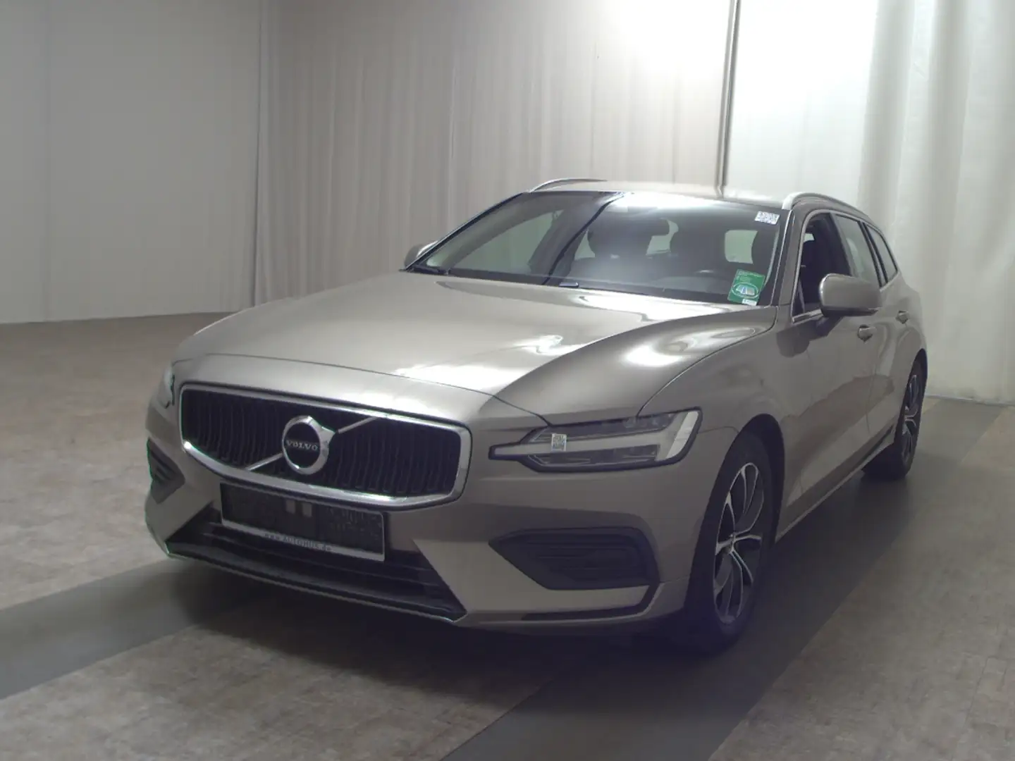 Volvo V60 D3 Momentum T-Leder Navi LED AHK Grau - 2