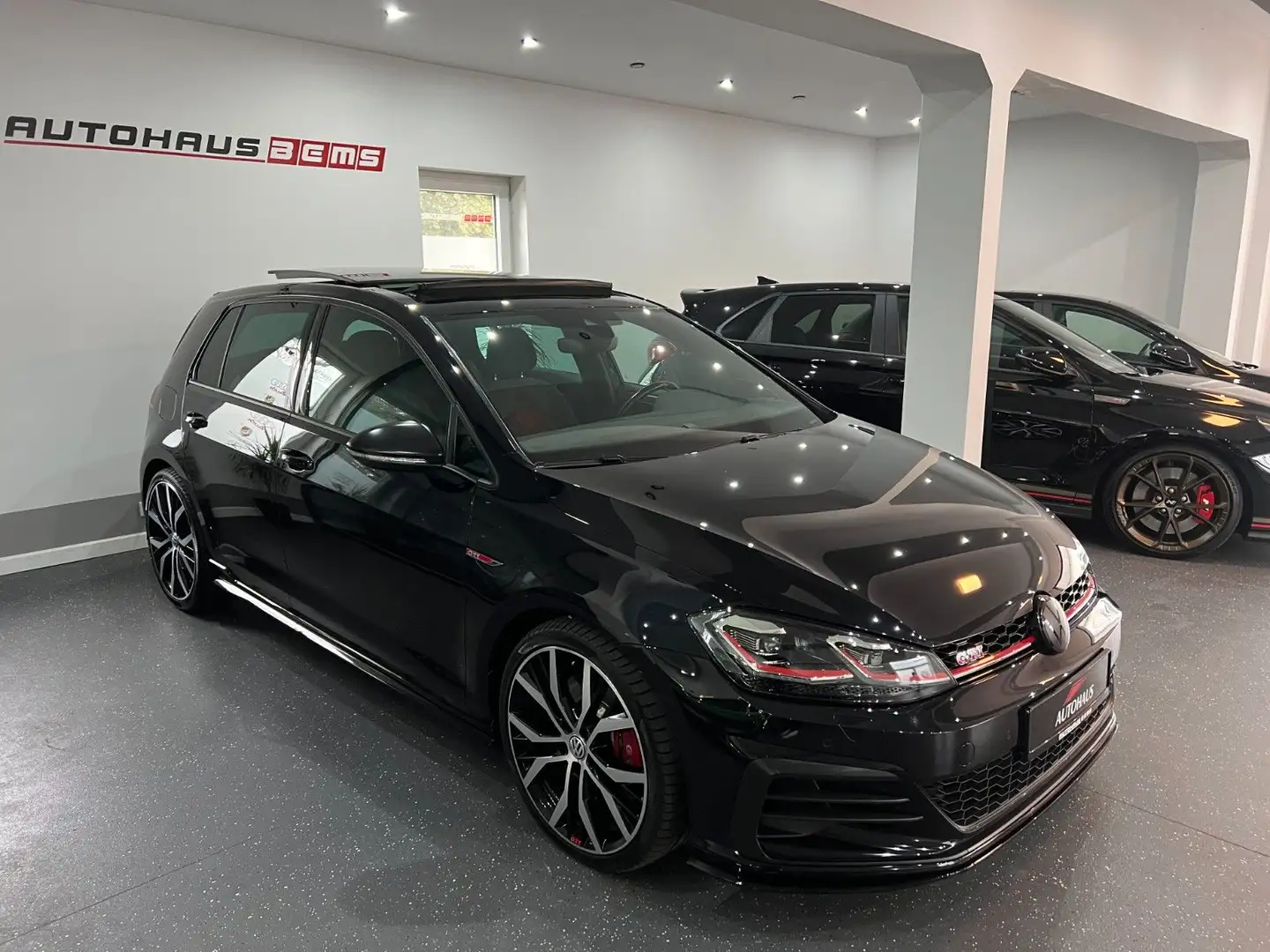 Volkswagen Golf VII Lim. GTI TCR *AKRA*PANO*DYNO*ACC*R-KAM* Schwarz - 2