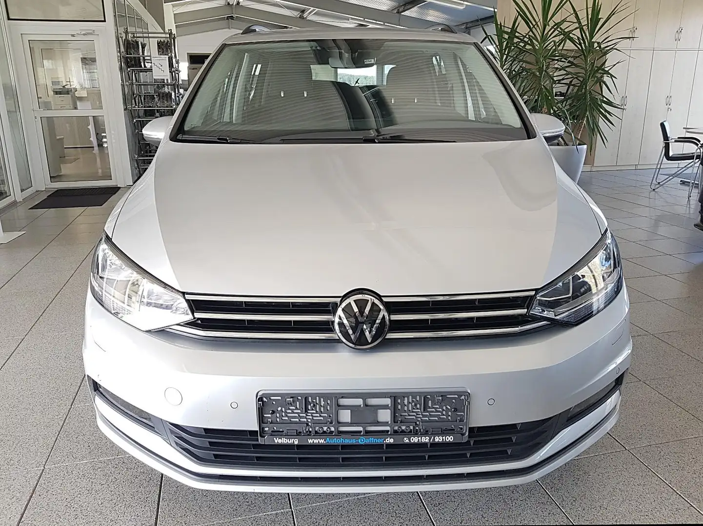 Volkswagen Touran TSI DSG COMF. Sitzheiz. LED Kam PDC 7Sitze ACC Silber - 2