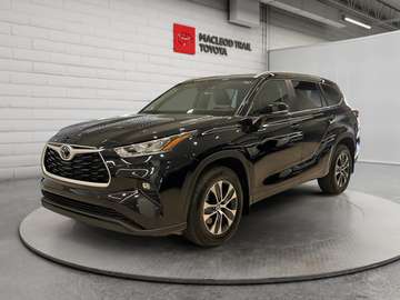 XLE AWD | Low KMs | No Accident | 3-Row | Sunroof
