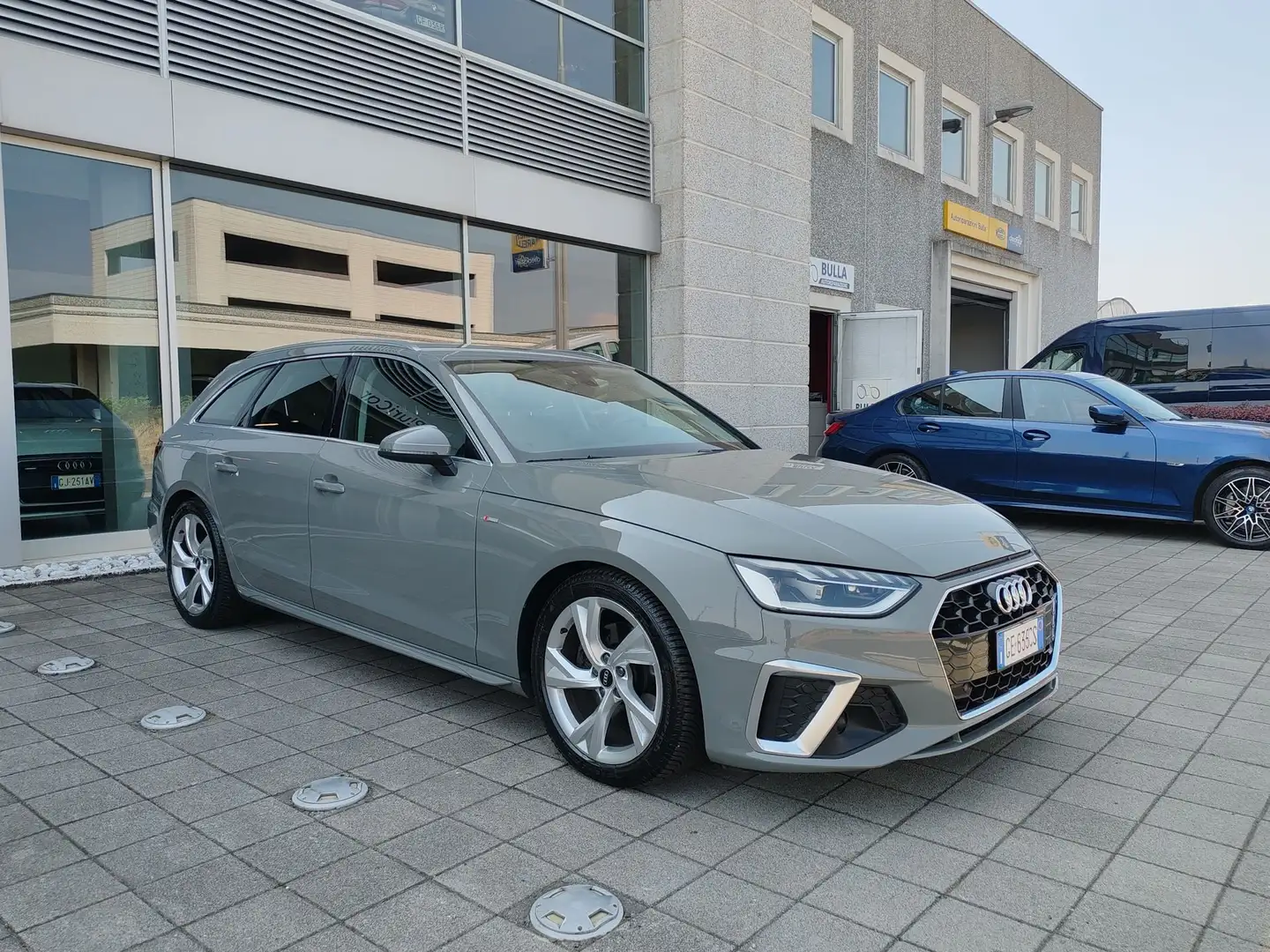 Audi A4 Avant 30 TDI 136cv S tronic S line FariLED Navi Grey - 2