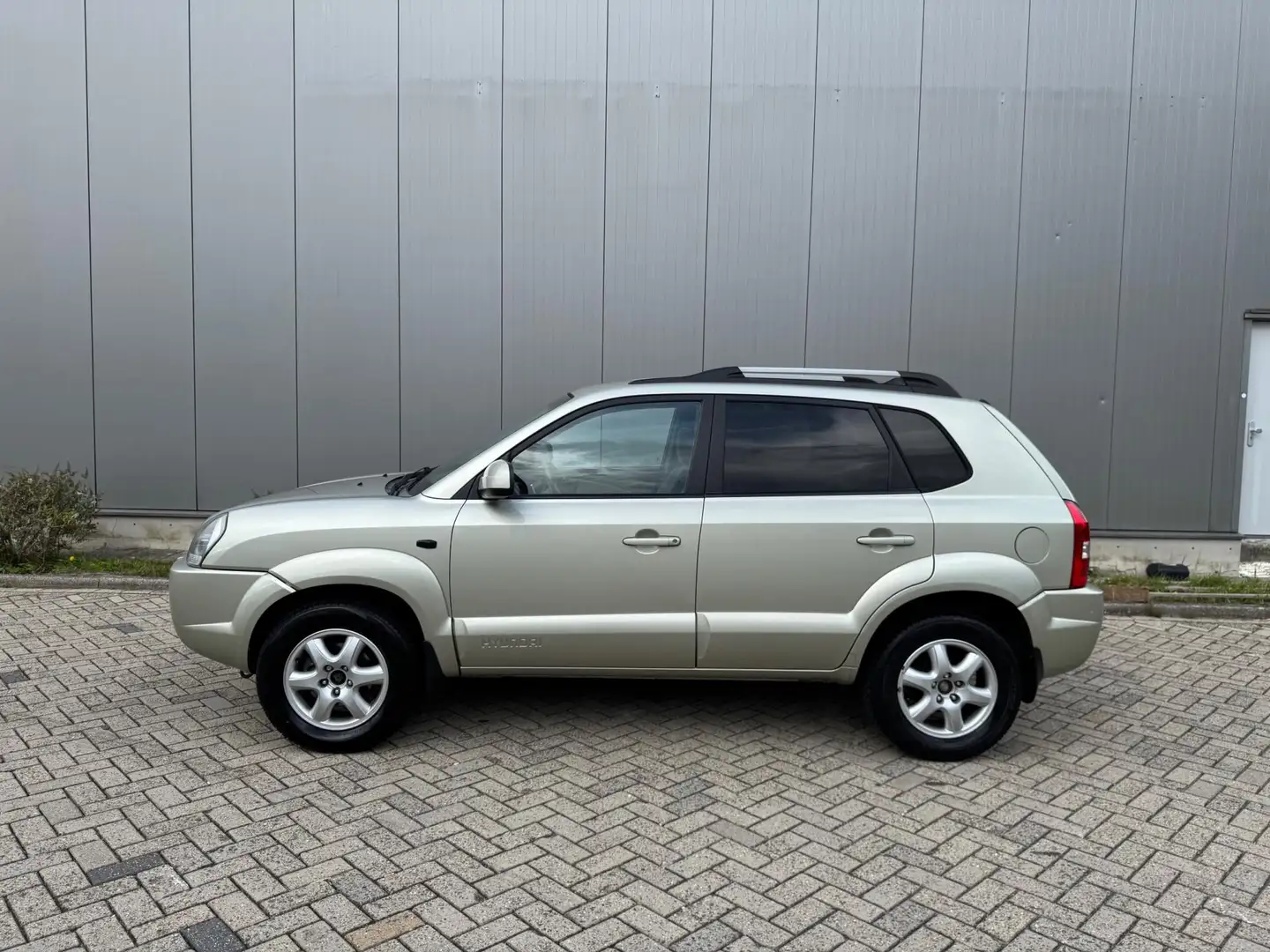 Hyundai TUCSON 2.0i Dynamic Airco Cruise Trekhaak Isofix Nap Gris - 2