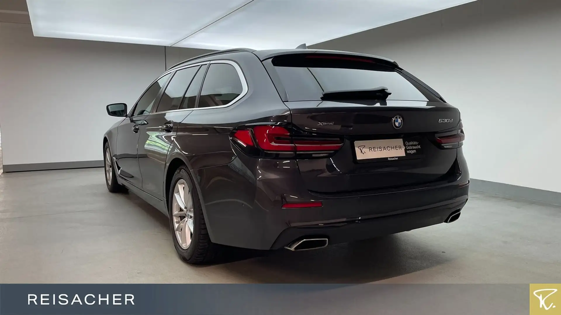BMW 530 d A xDriveTou LCProf,Pano,AHK,DAProf,HUD,PA+ Grau - 2