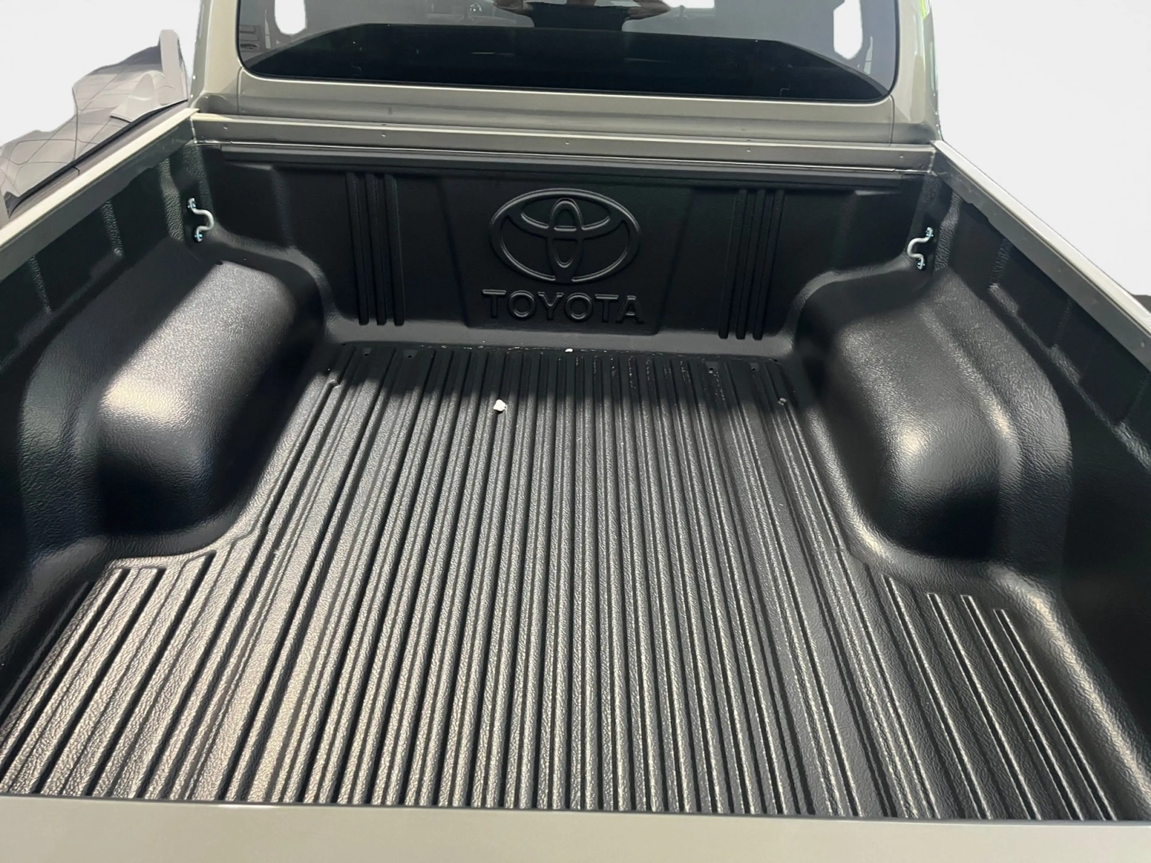 Toyota Hilux 2.8 D-4D 4x4 Double Cab Invincible 360 ACC — photo 7
