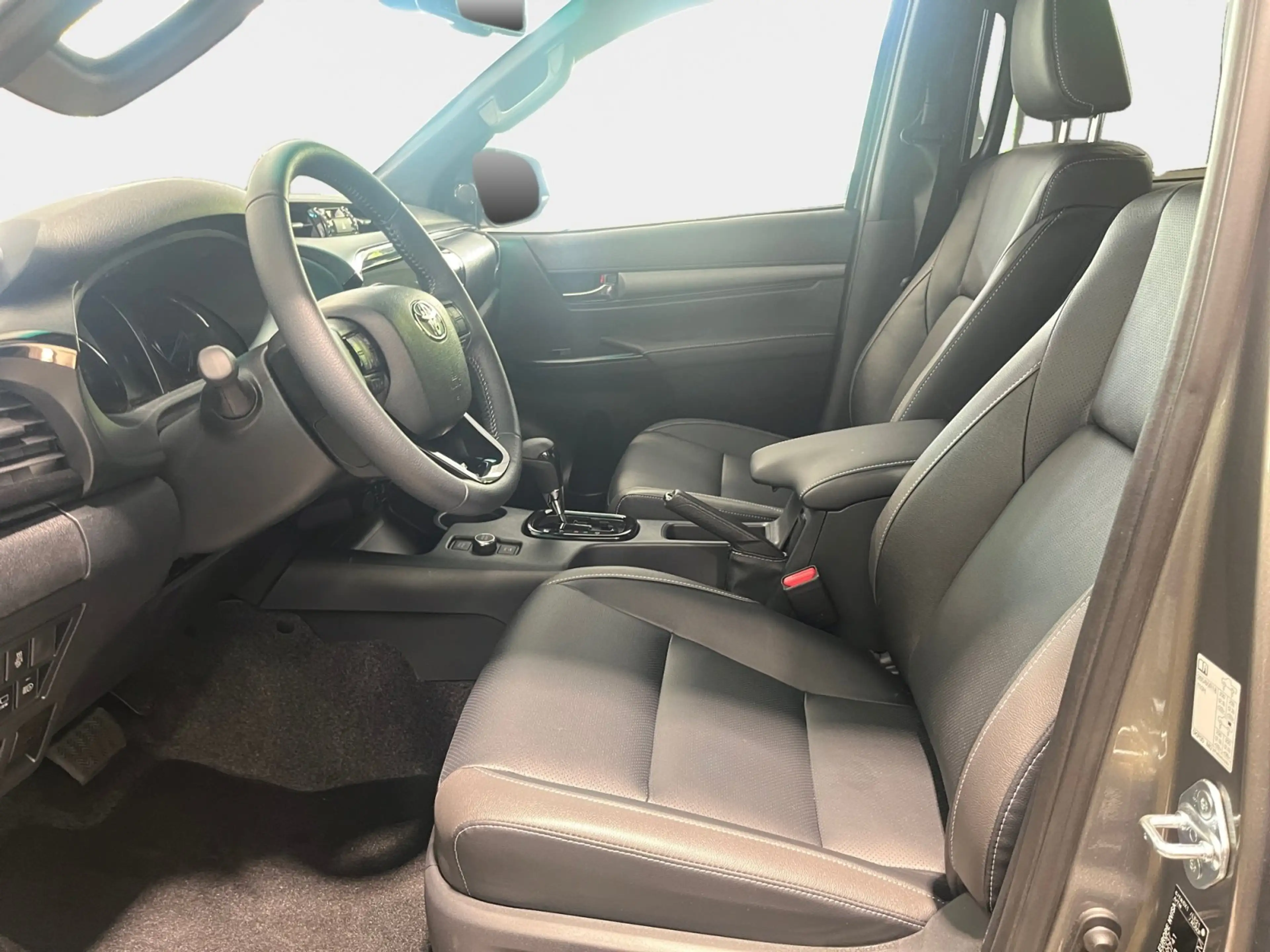 Toyota Hilux 2.8 D-4D 4x4 Double Cab Invincible 360 ACC — photo 3