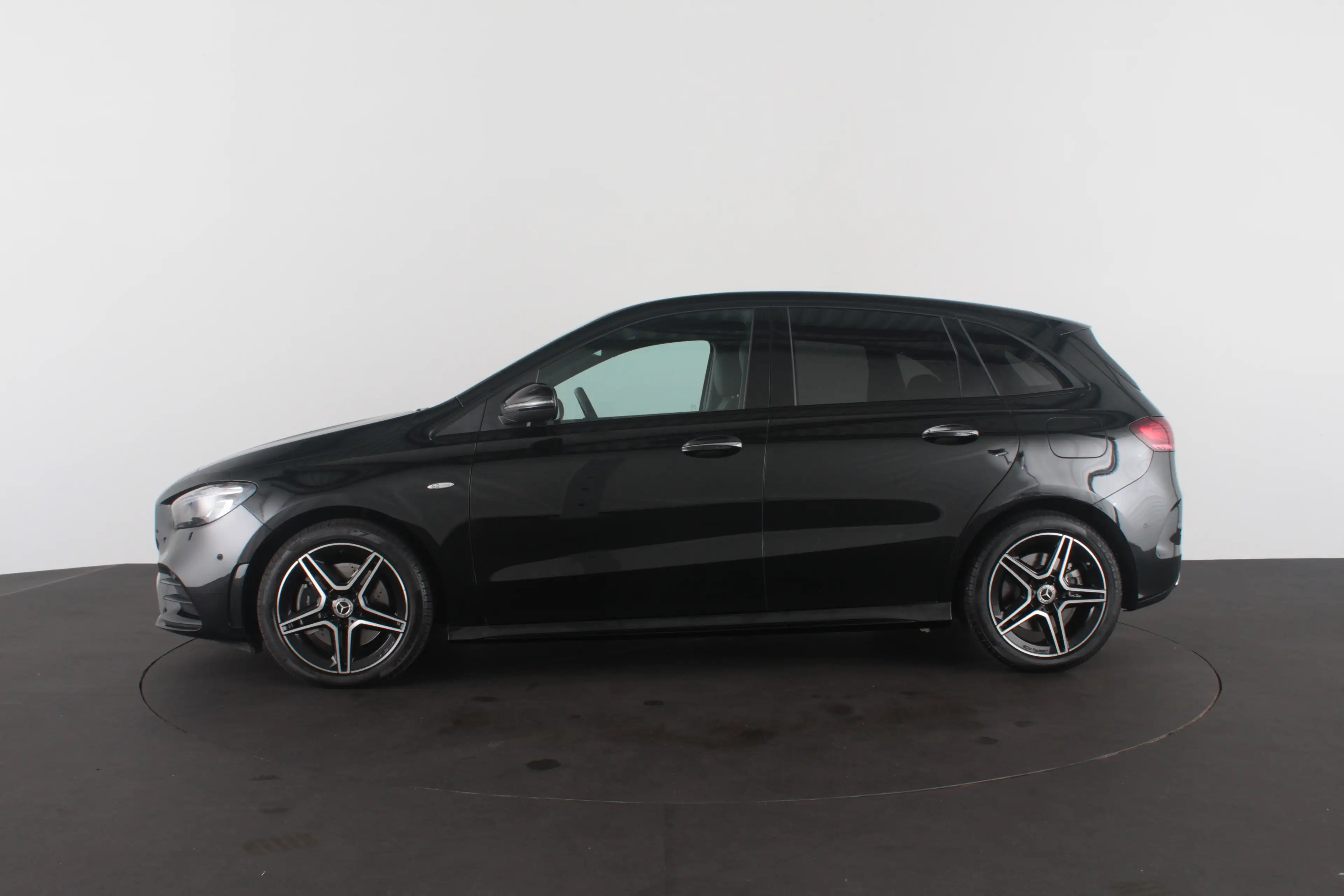 Mercedes-Benz B 250 e AMG Line Plug-in hybride 85km WLTP/Night-pakket/ — photo 13