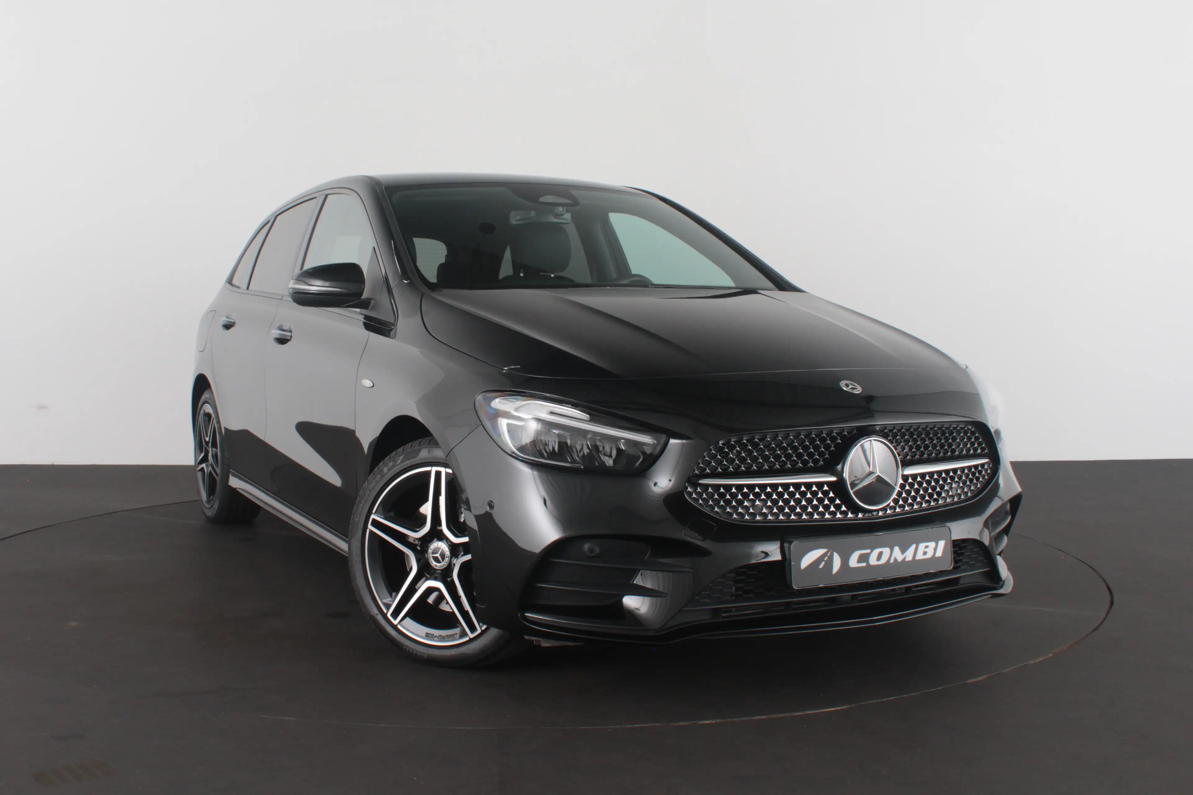 Mercedes-Benz B 250 e AMG Line Plug-in hybride 85km WLTP/Night-pakket/ — photo 3