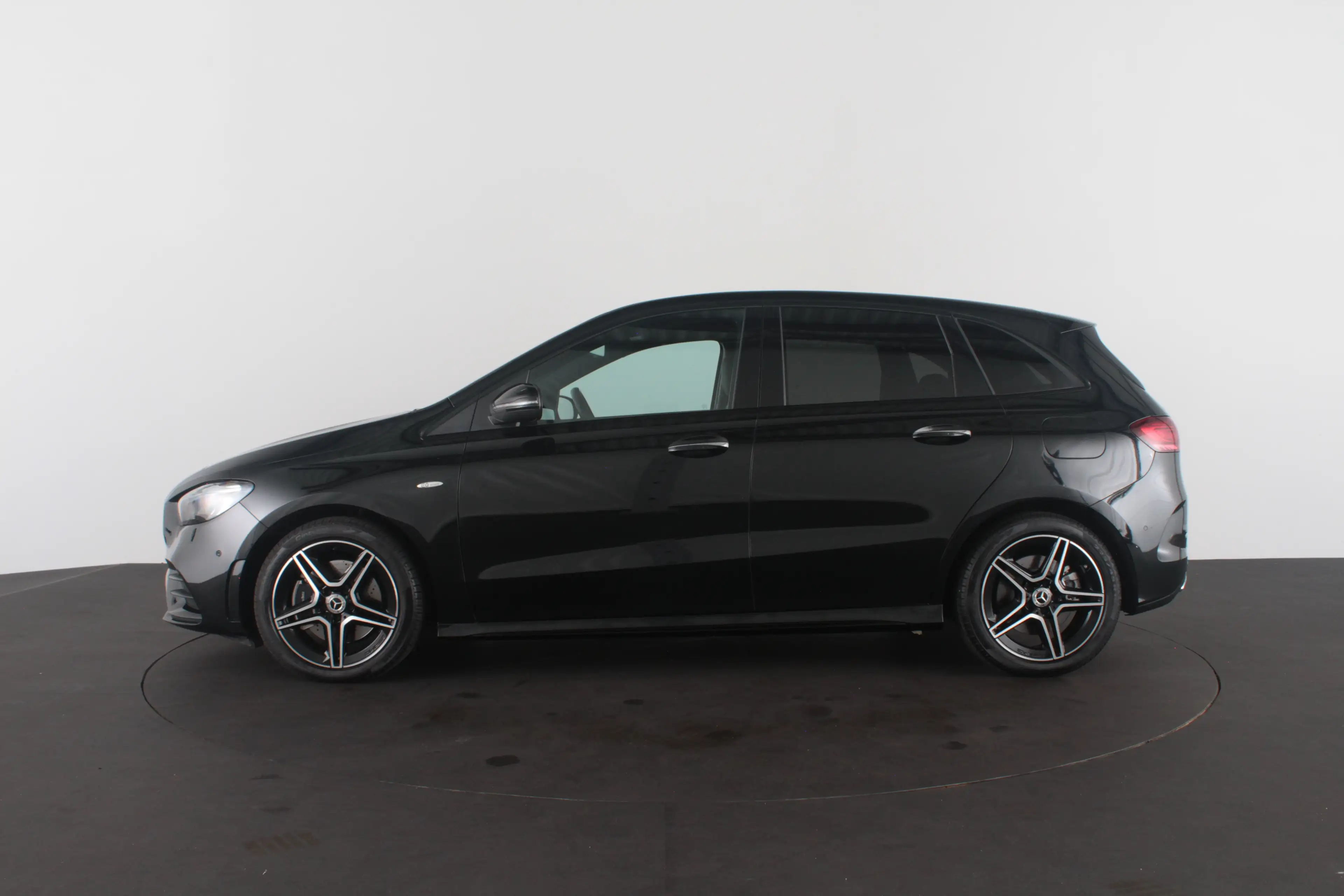Mercedes-Benz B 250 e AMG Line Plug-in hybride 85km WLTP/Night-pakket/ — photo 9
