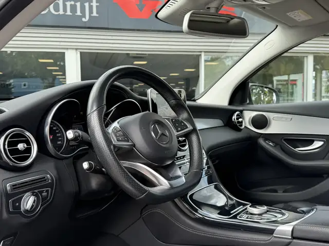 Mercedes-Benz GLC view 2