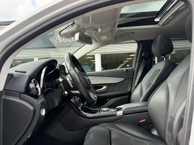 Mercedes-Benz GLC view 4