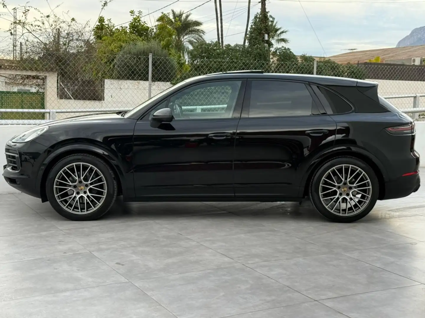Porsche Cayenne Platinum Edition Aut. Negro - 2