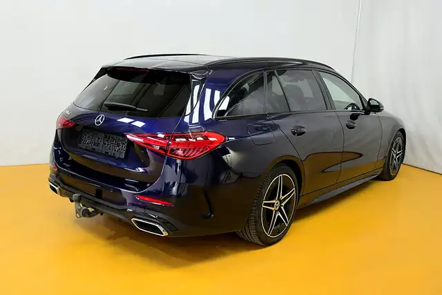 Mercedes-Benz C-Class view 3