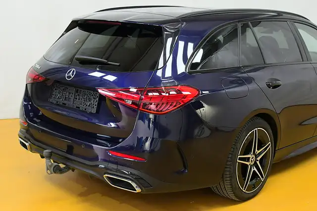 Mercedes-Benz C-Class view 5