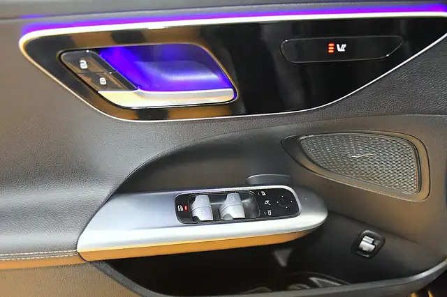 Mercedes-Benz C-Class view 14