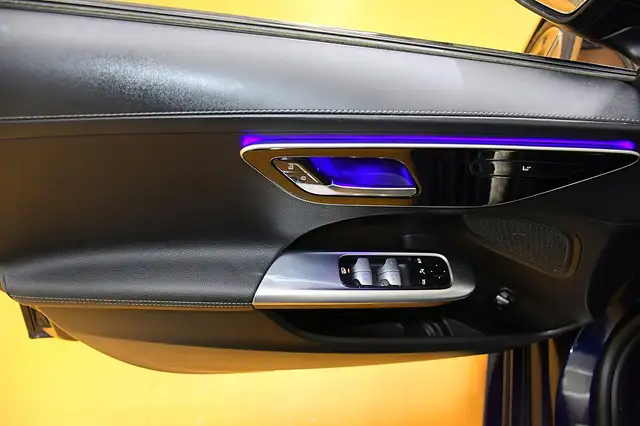 Mercedes-Benz C-Class view 13