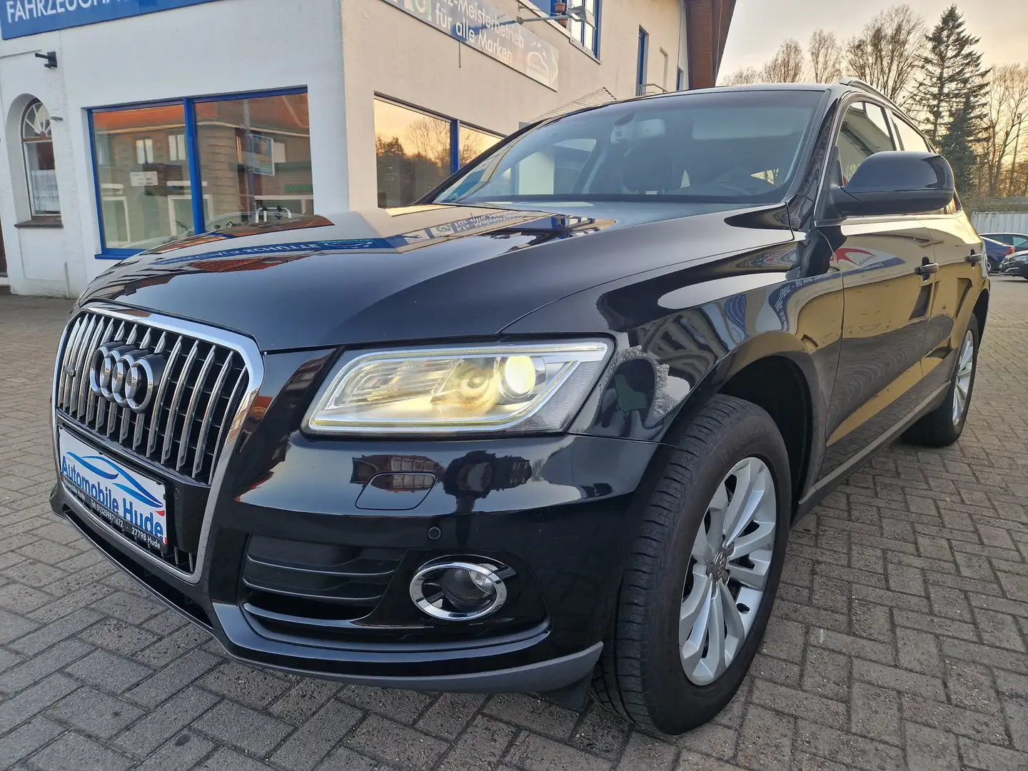 Audi Q5 2.0 TFSI quattro Automatik AHK NAVI Pano RKamera Noir - 1