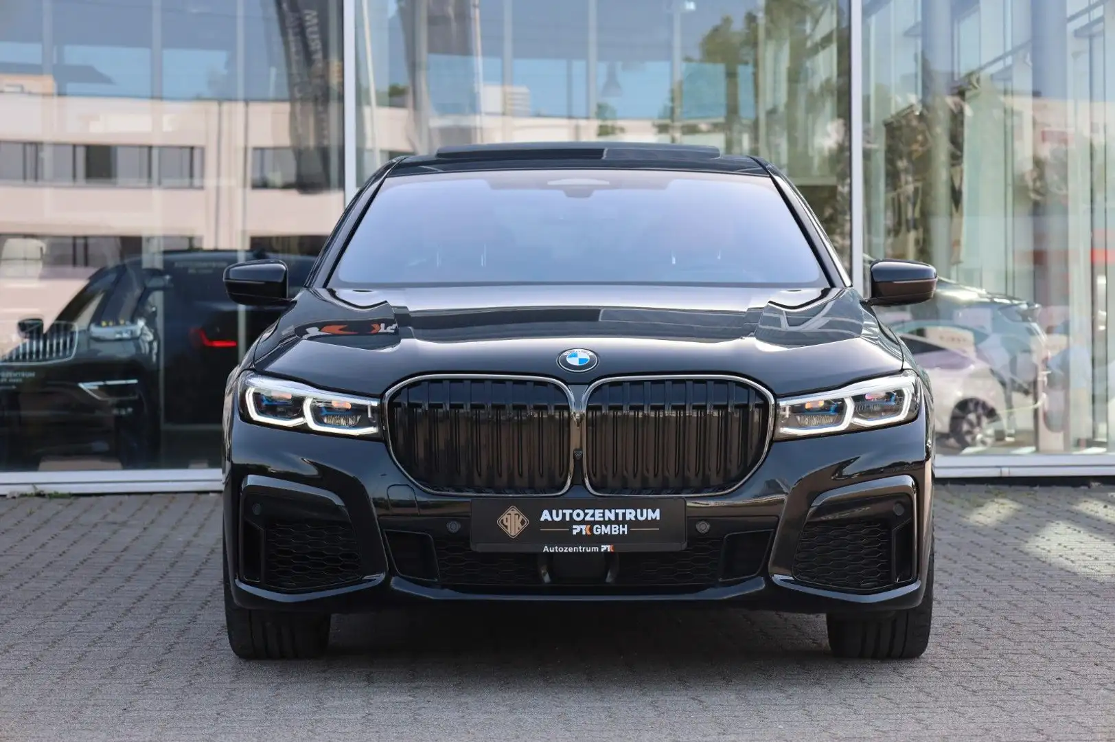 BMW 750 i xDrive M Sport Individual B&W Laser 3xTV Negro - 2