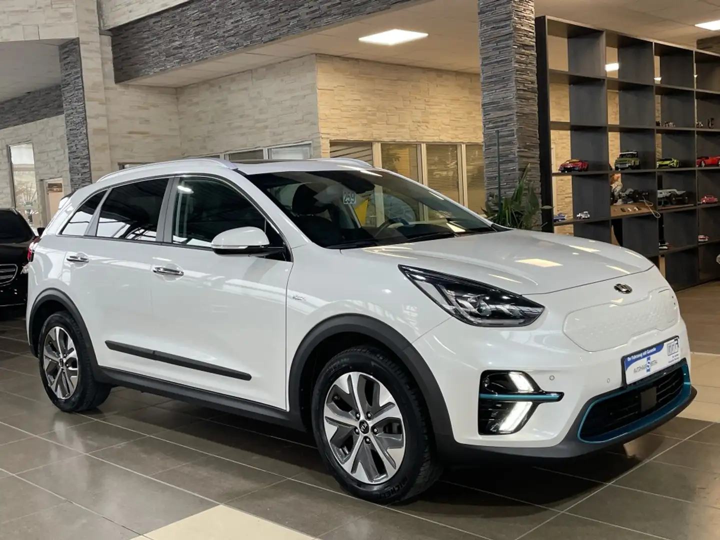 Kia Niro e-Niro*Spirit*Pano*JBL*Nav*R.Cam*ACC*Winter-Paket Weiß - 1