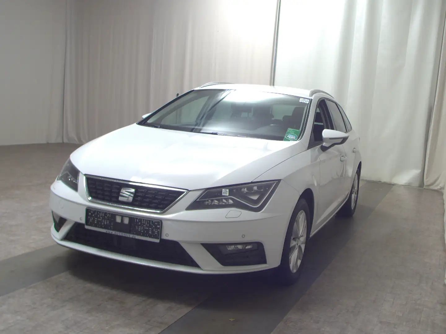 SEAT Leon ST 1.6 TDI Style Navi LED Leder vc AHK ACC Weiß - 2