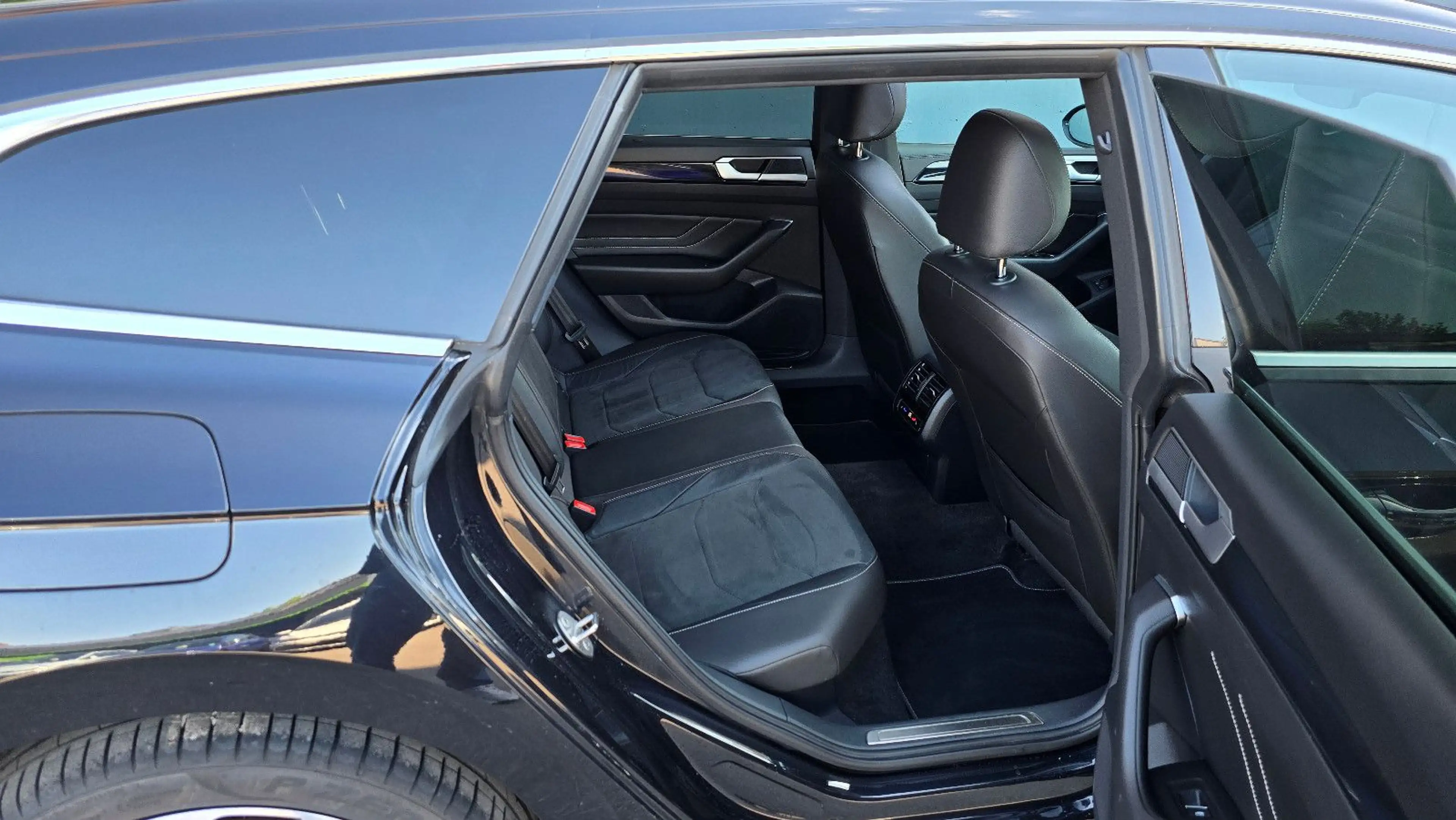 Volkswagen Arteon 1.4 eHybrid DSG 3 x R-Line Pano/DCC/AHK — photo 8