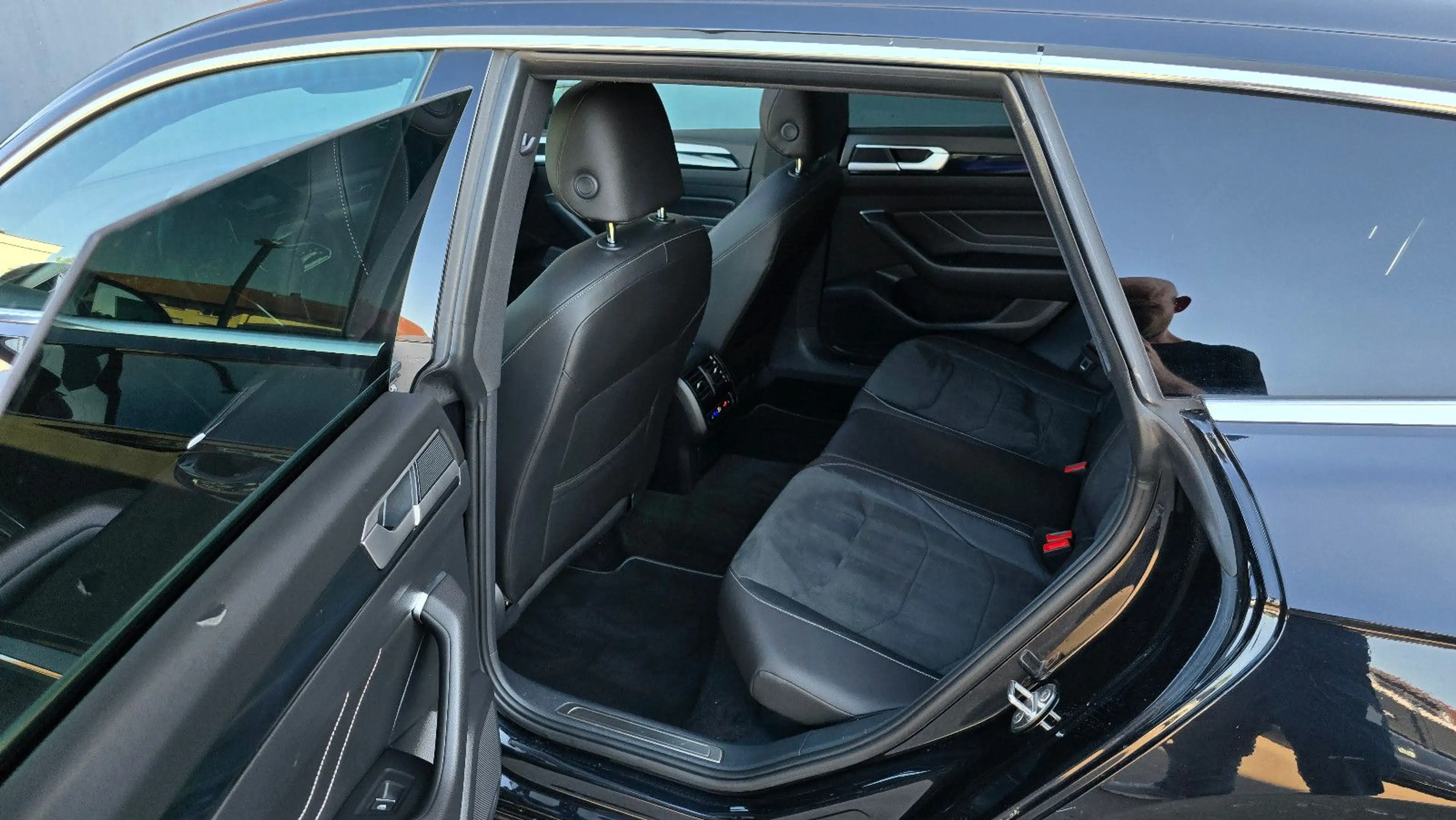 Volkswagen Arteon 1.4 eHybrid DSG 3 x R-Line Pano/DCC/AHK — photo 9