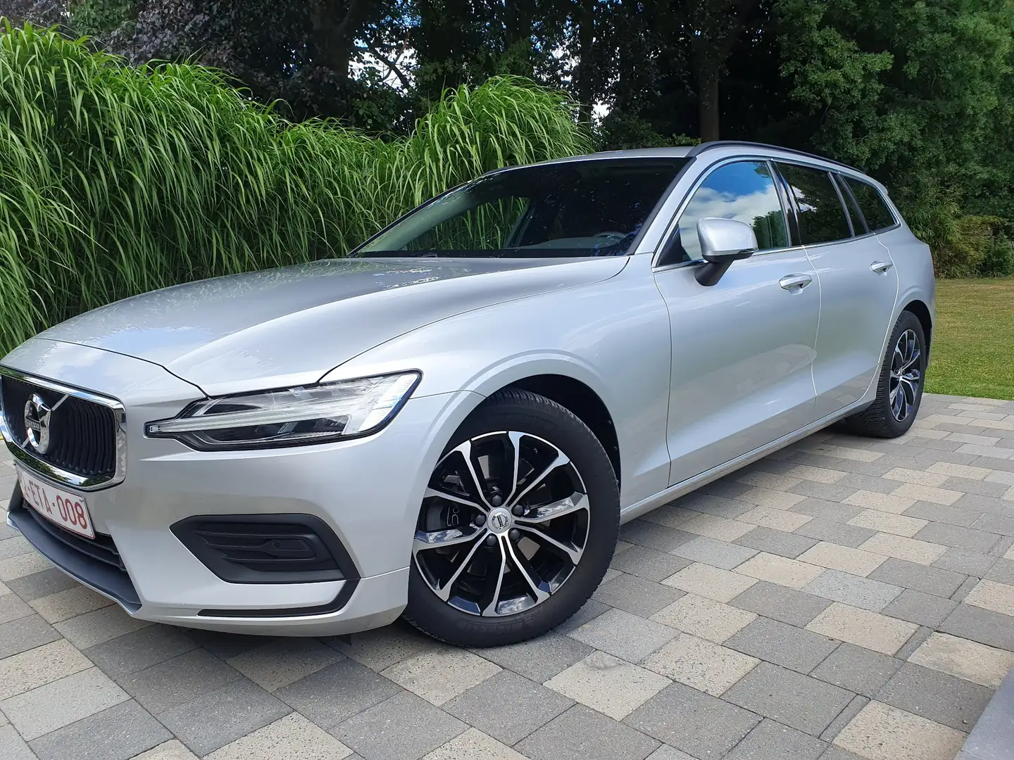 Volvo V60 B3 B Geartronic Momentum Pro Zilver - 2