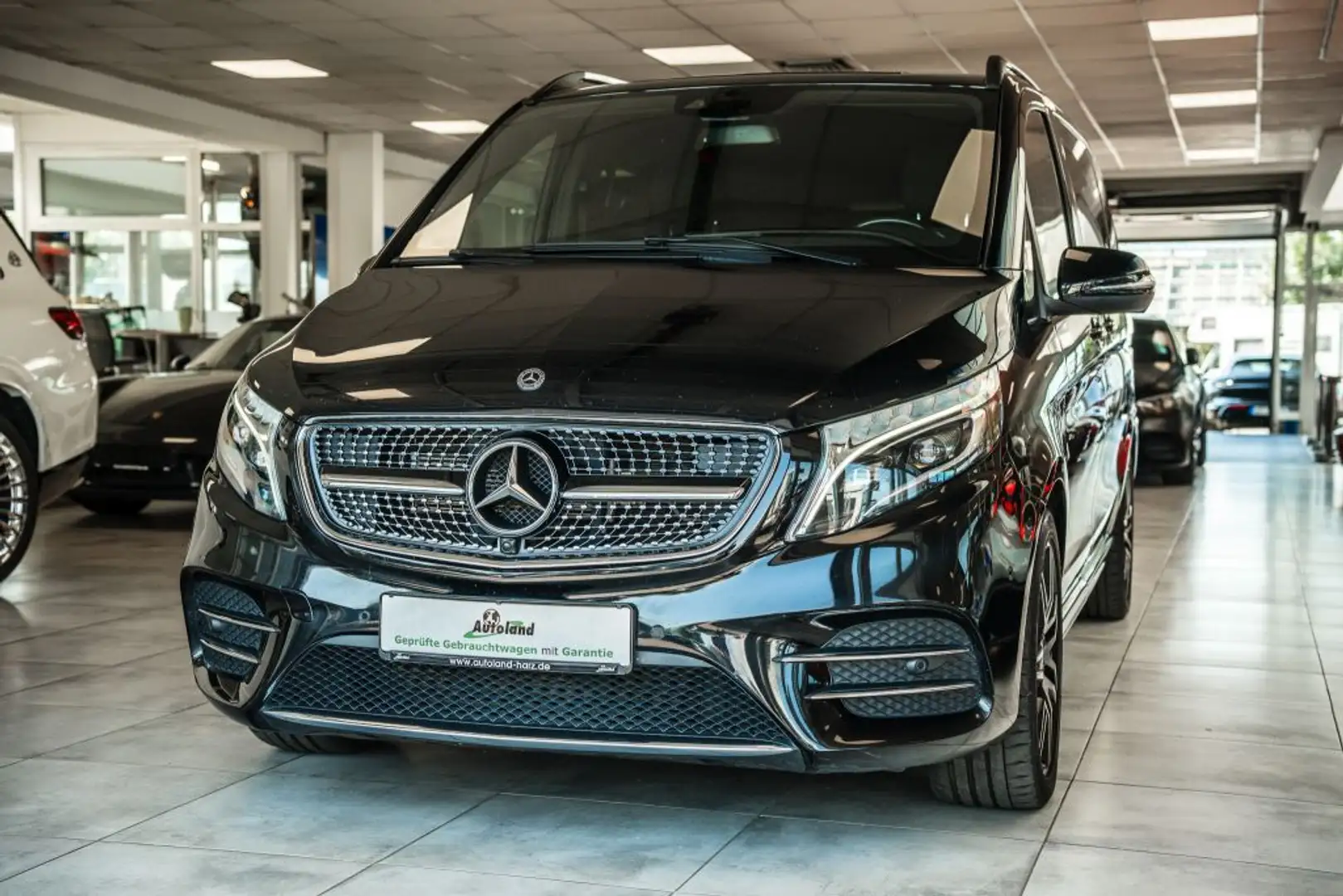 Mercedes-Benz V 250 V250d 4Matic *Standhzg*AMG*AHK*2xSchiebetür*LED Zwart - 1