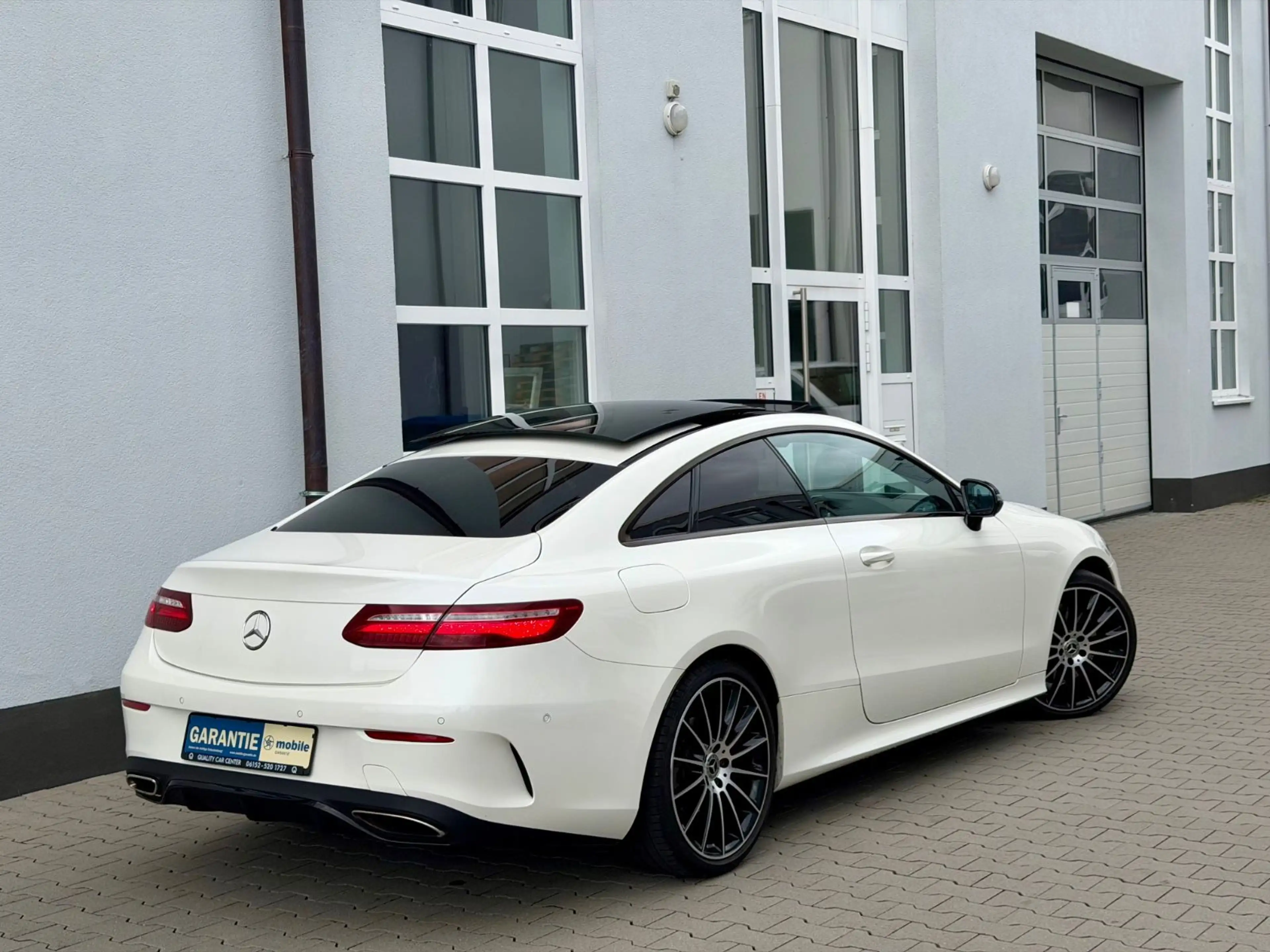 Mercedes-Benz E 300 Coupe AMG NIGHT *PANO*20 ZOLL*SOUND SYSTEM — photo 3