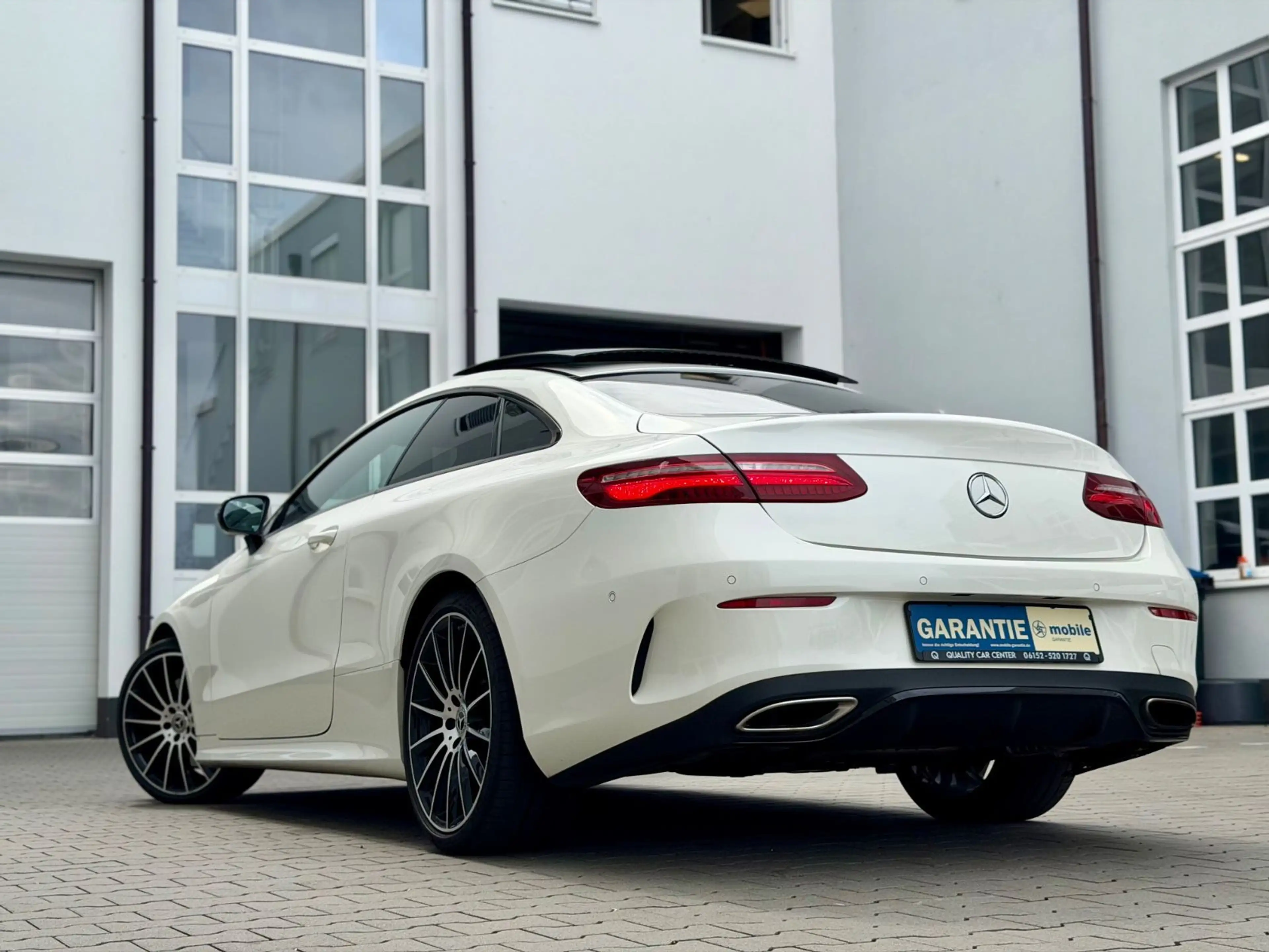 Mercedes-Benz E 300 Coupe AMG NIGHT *PANO*20 ZOLL*SOUND SYSTEM — photo 4