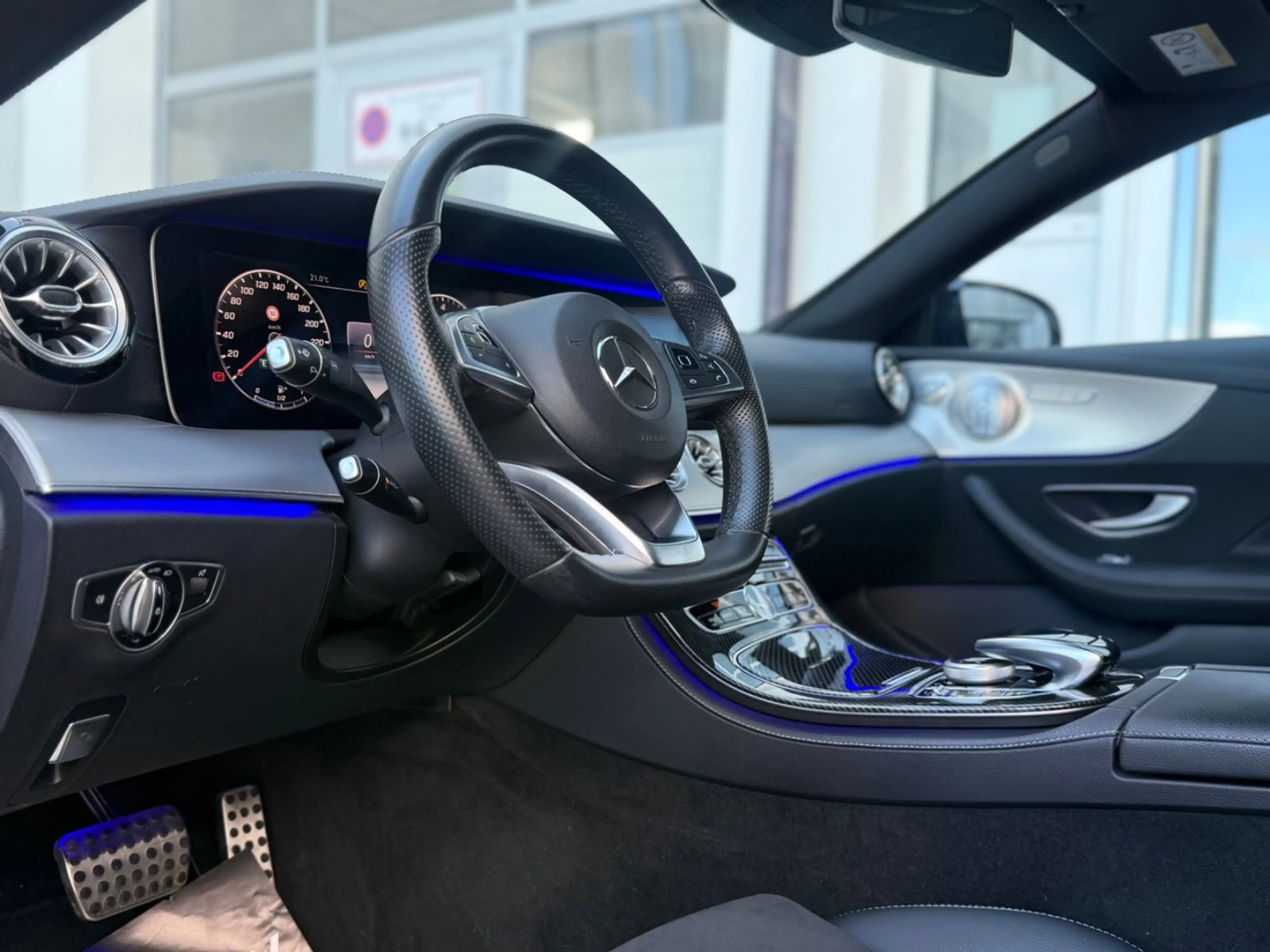 Mercedes-Benz E 300 Coupe AMG NIGHT *PANO*20 ZOLL*SOUND SYSTEM — photo 7