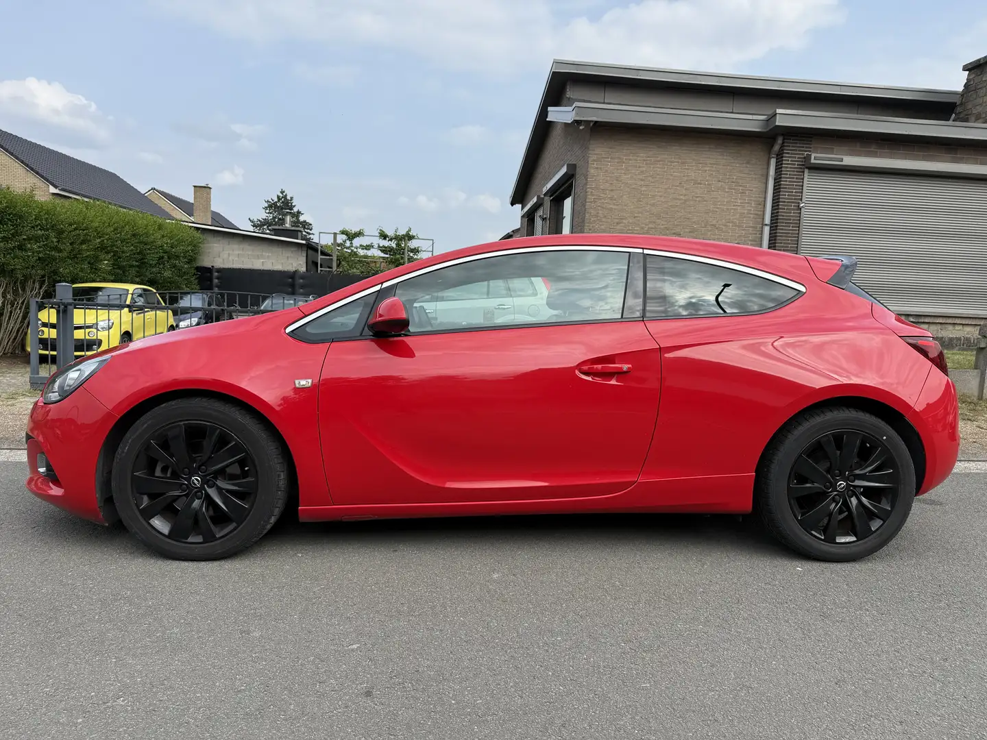 Opel Astra GTC 2.0 CDTI BiTurbo ecoFLEX Start/Stop Rojo - 2
