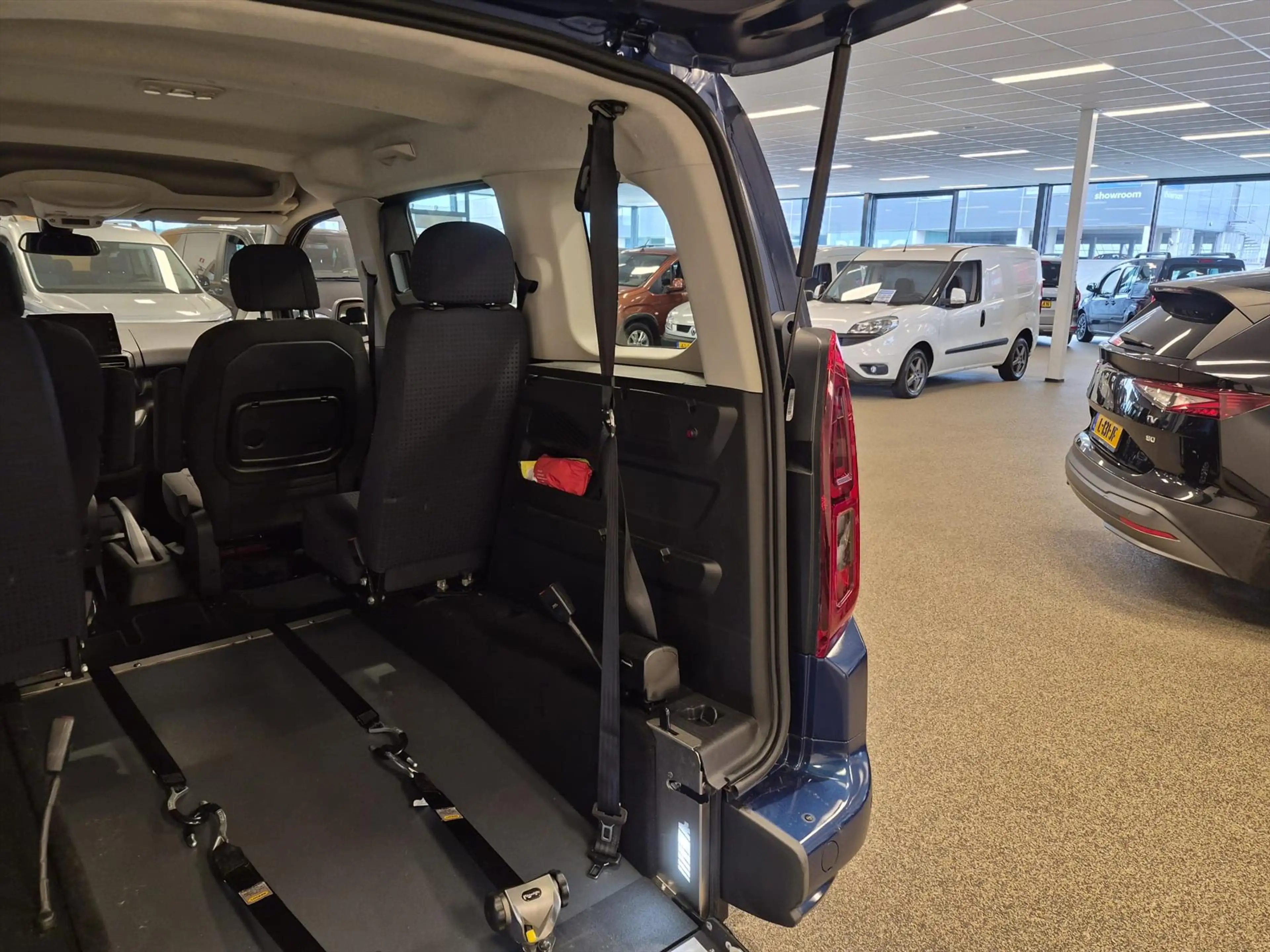 Opel Combo L1 Rolstoelauto Automaat 4+1 — photo 6
