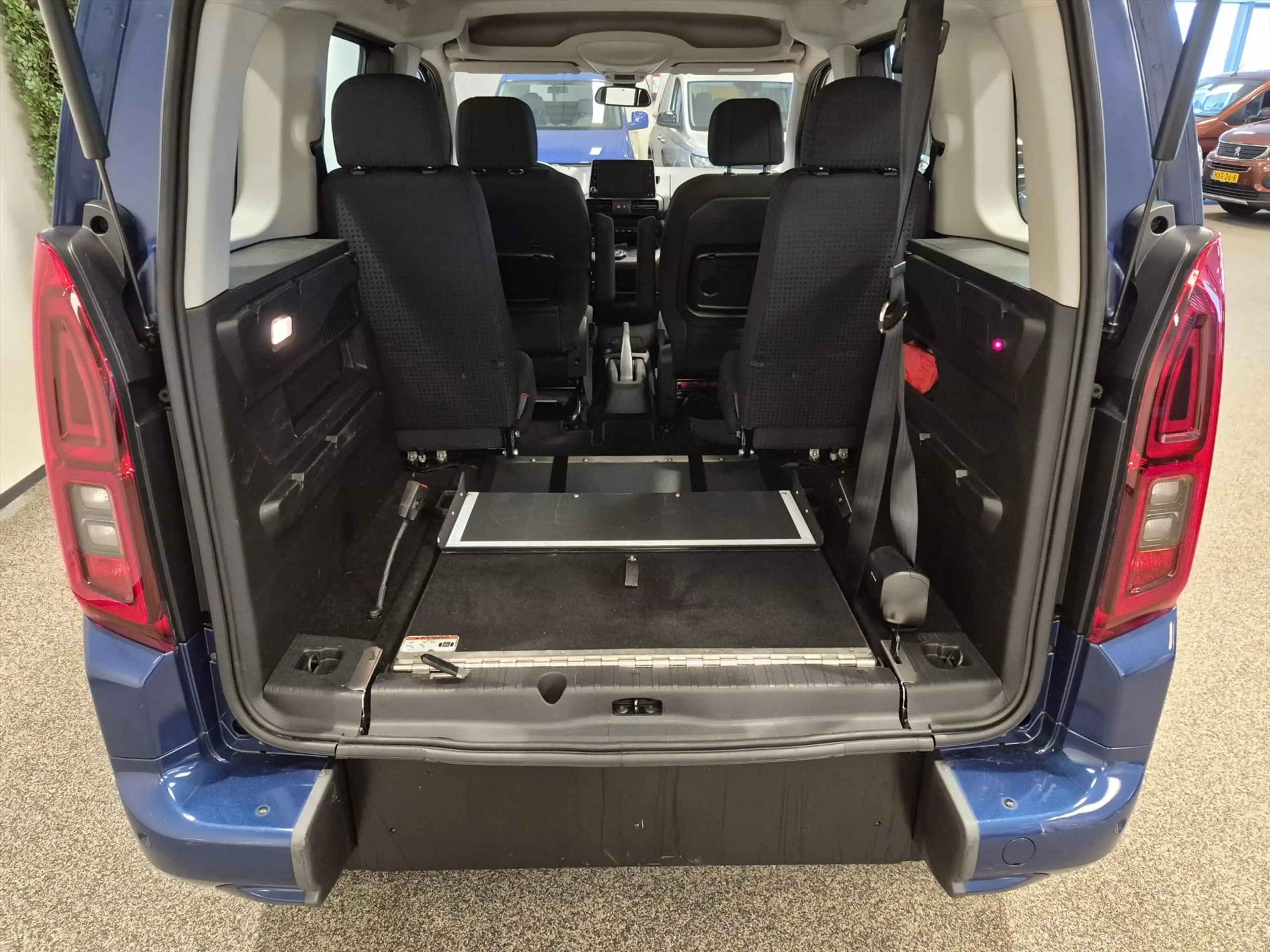 Opel Combo L1 Rolstoelauto Automaat 4+1 — photo 3