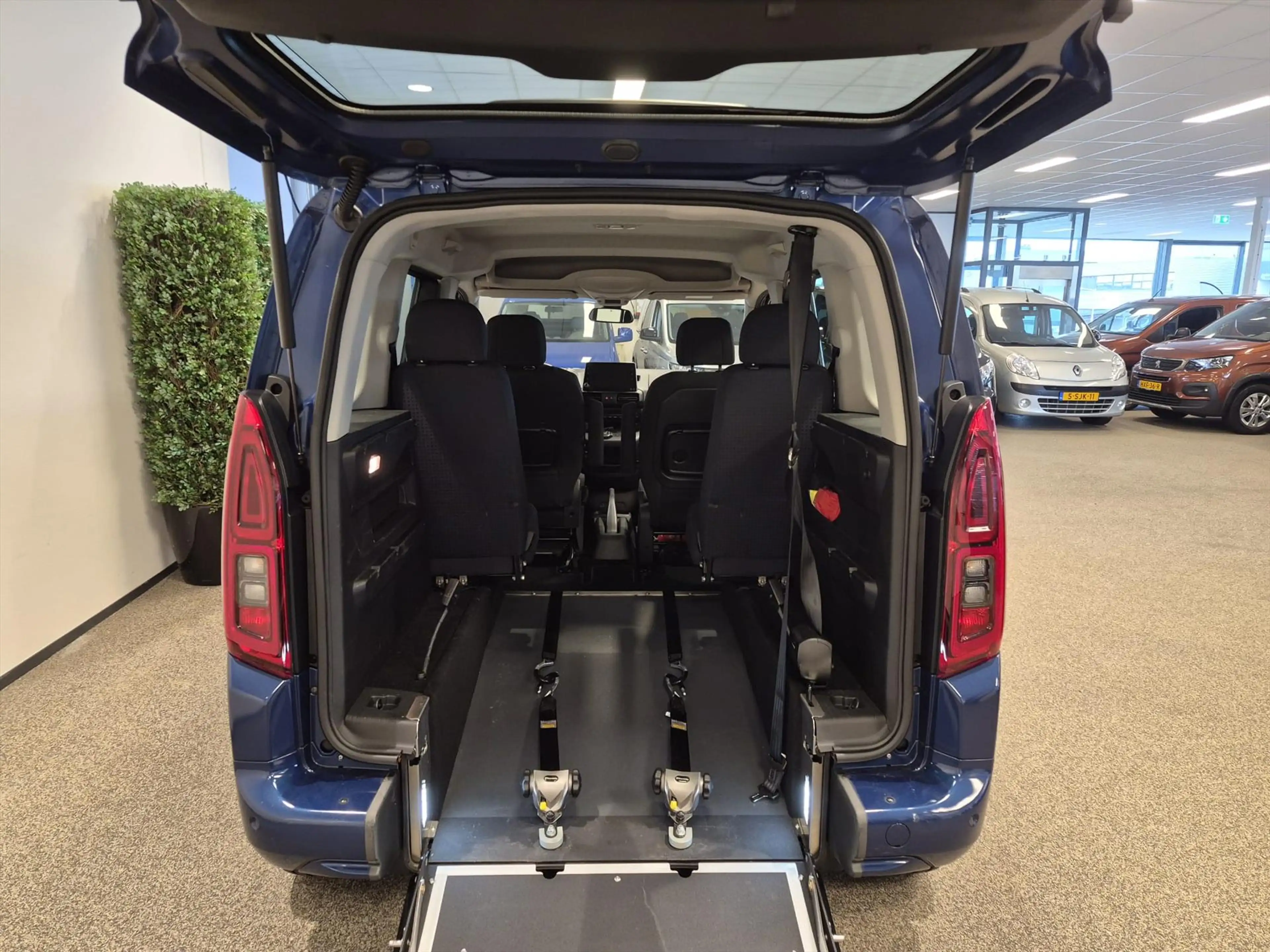 Opel Combo L1 Rolstoelauto Automaat 4+1 — photo 4