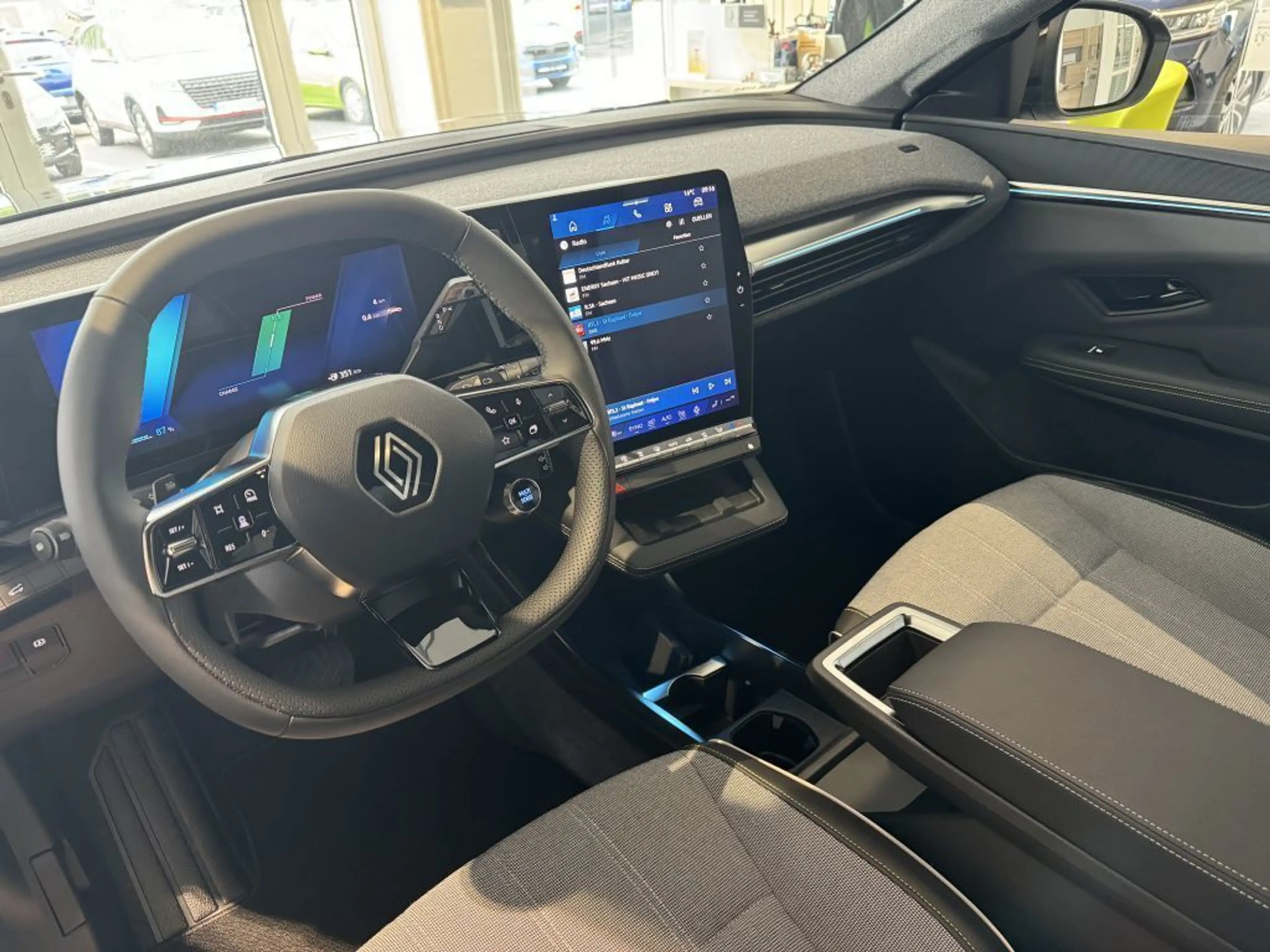 Renault Scenic E-Tech Techno 170 Comfort Range — photo 23
