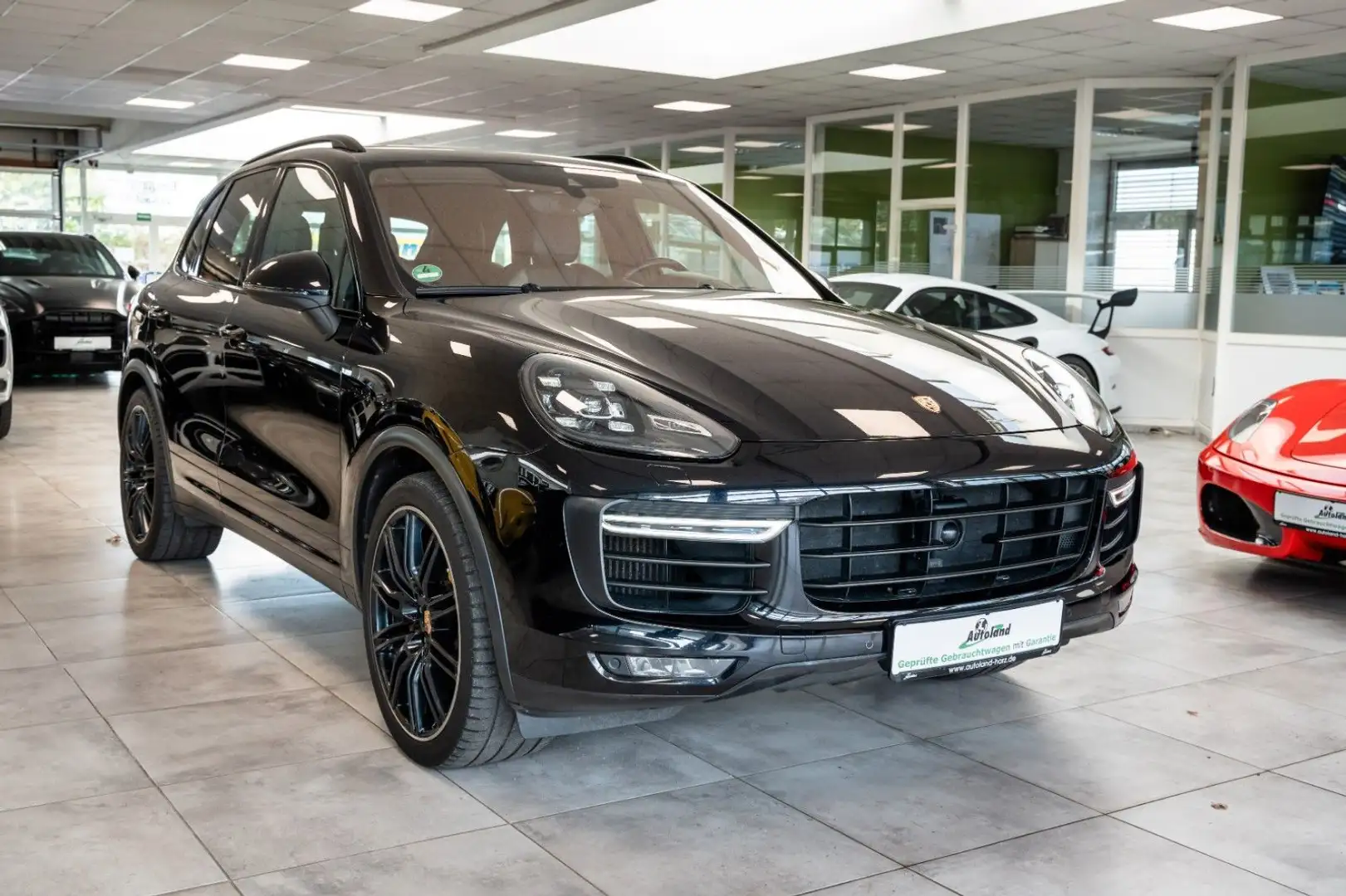 Porsche Cayenne Turbo PDK*PCCB*LED*BURMESTER*TV*Approved Schwarz - 1