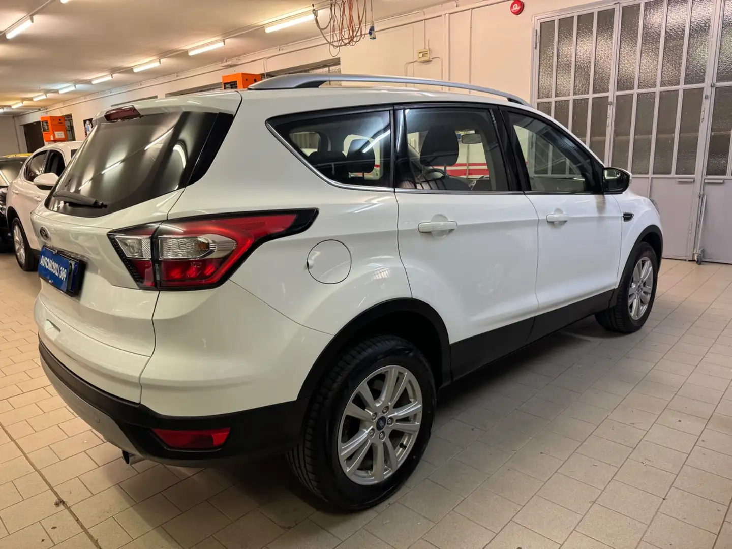 Ford Kuga Kuga 2.0 TDCI 120 CV S&S 2WD Powershift Business Bianco - 2
